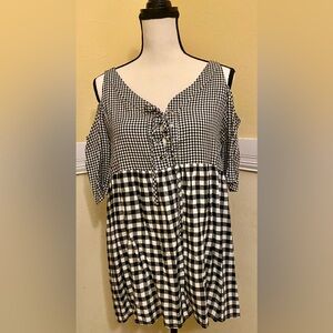 LISTICLE Black & White Gingham Cold-Shoulder Tie-Front Tunic; NWOT; medium.